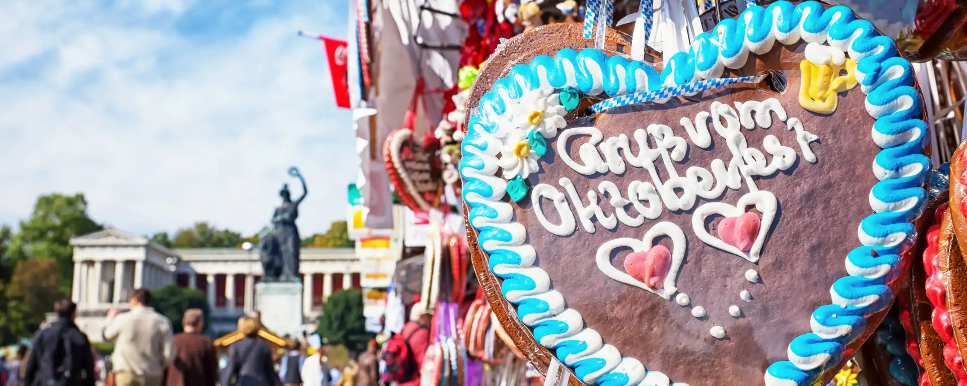 •	das Oktoberfest in München, zum dem jährlich rund 7 Millionen Besucher aus aller Welt in die bayerische Hauptstadt strömen