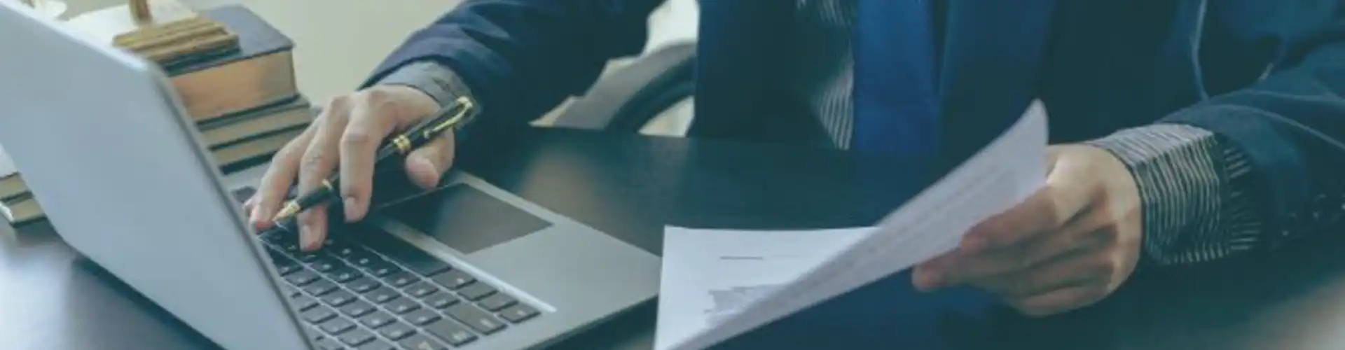 Der Fachbereich Legal umfasst den Bereich des Rechtswesens innerhalb eines Unternehmens.