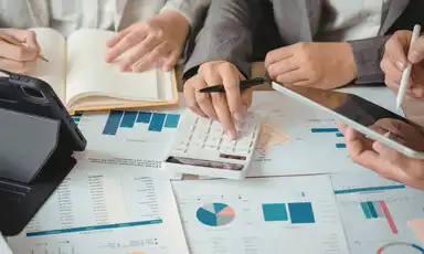 Viele Unternehmen setzen im Recruiting auf Case Studies, Probearbeiten oder Assessment Center, um die „richtigen“ Kandidaten zu identifizieren.