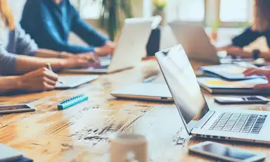 Wie machen sich Unternehmen zukunftssicher? Die Rolle von Personalberatern bei der Bildung von Talent-Pools und beim Upskilling.