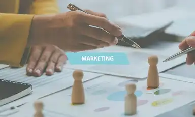 Diverse Kommunikations-Aktivitäten und -Strategien, die darauf abzielen, Produkte oder Dienstleistungen
